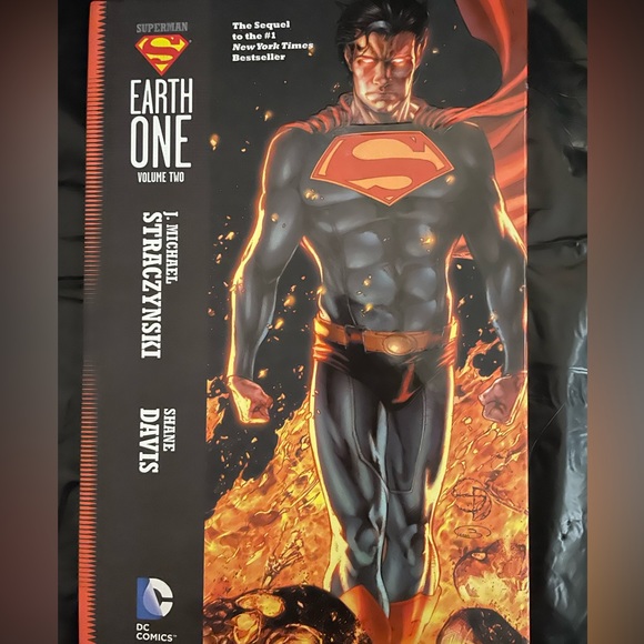 BUY 3 FOR $25 - DC Superman Graphic Novel - Picture 1 of 1